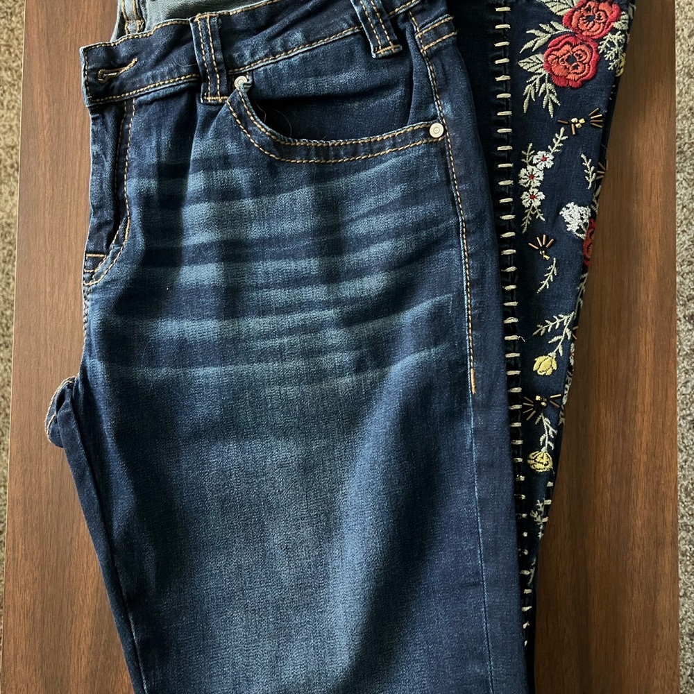 Rock & Roll Cowgirl Embroidered Flare Jeans NWOT Size 33x34
